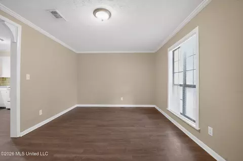 Living - 1541 Dianne Dr, Jackson, MS 39204 photo 9 of 13