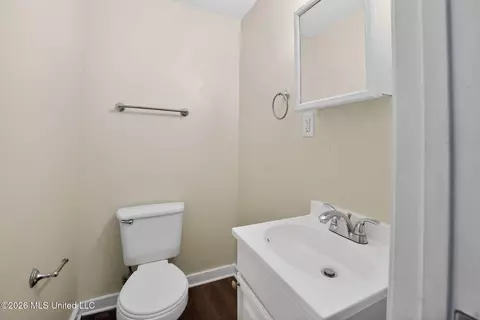 Bath - 1541 Dianne Dr, Jackson, MS 39204 photo 7 of 7
