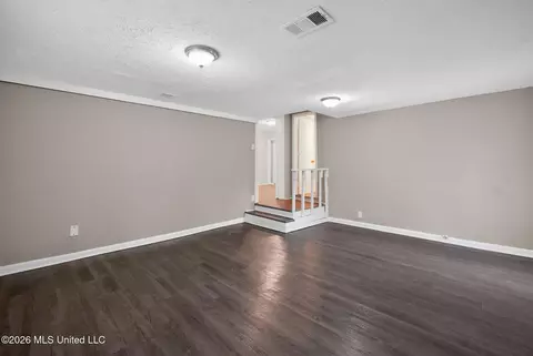 Living - 1541 Dianne Dr, Jackson, MS 39204 photo 11 of 13