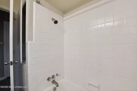 Bath - 1541 Dianne Dr, Jackson, MS 39204 photo 5 of 7
