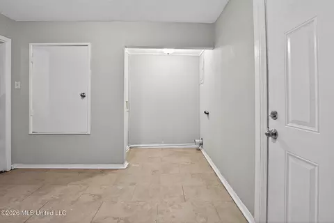 Entry Way - 5559 Queen Mary Ln, Jackson, MS 39209 photo 1 of 1