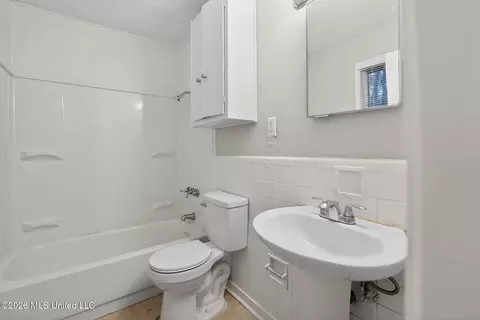 Bath - 5559 Queen Mary Ln, Jackson, MS 39209 photo 4 of 4
