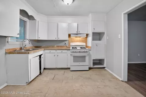 Kitchen - 5559 Queen Mary Ln, Jackson, MS 39209 photo 1 of 1