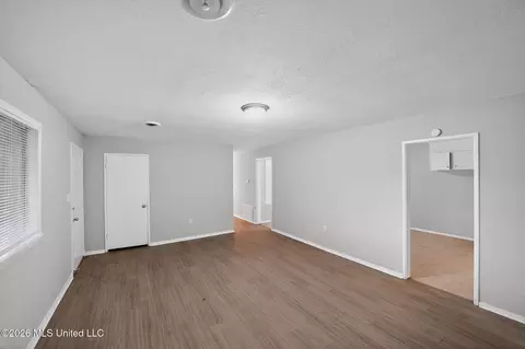 Living - 5559 Queen Mary Ln, Jackson, MS 39209 photo 3 of 4