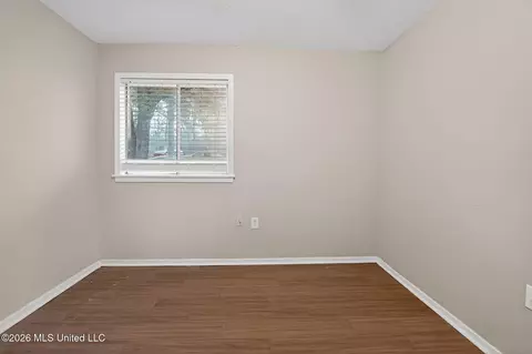 Bedroom - 5559 Queen Mary Ln, Jackson, MS 39209 photo 4 of 12