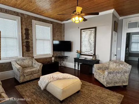 Living - 200 State St #W-2A, Natchez, MS 39120 photo 4 of 6