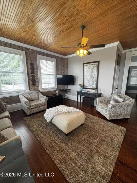 Living - 200 State St #W-2A, Natchez, MS 39120 photo 3 of 6