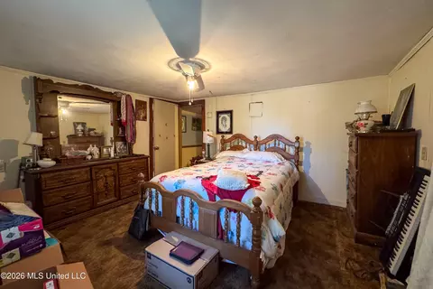 Bedroom - 10650 Hwy 72, Walnut, MS 38683 photo 2 of 4