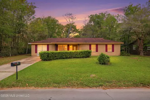 103 Forest Dr, D'iberville, MS 39540