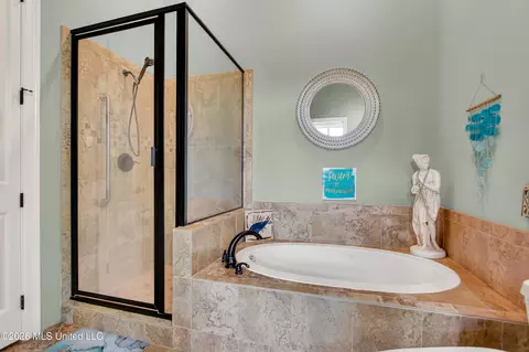 Bath - 210 Fairway Villa, Diamondhead, MS 39525 photo 1 of 4