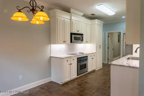 Kitchen - 112 Susan Ln, Brandon, MS 39042 photo 1 of 1