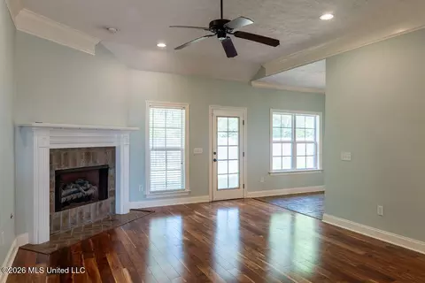 Living - 112 Susan Ln, Brandon, MS 39042 photo 1 of 4