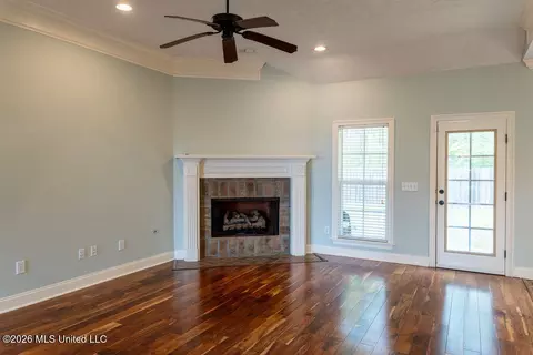 Living - 112 Susan Ln, Brandon, MS 39042 photo 4 of 4