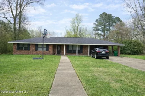 422 W Cherokee St, Centreville, MS 39631