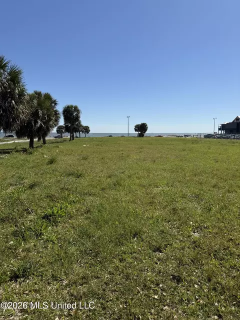 960 Beach Dr, Gulfport, MS 39507