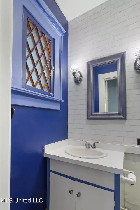 Bath - 1704 N State St, Jackson, MS 39202 photo 1 of 5
