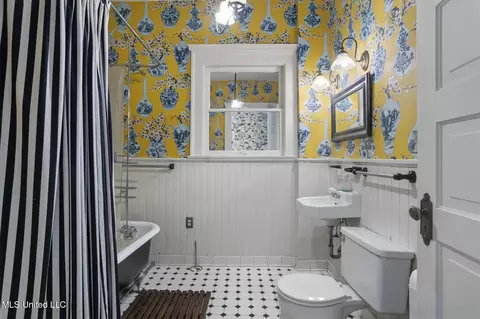 Bath - 1704 N State St, Jackson, MS 39202 photo 5 of 5