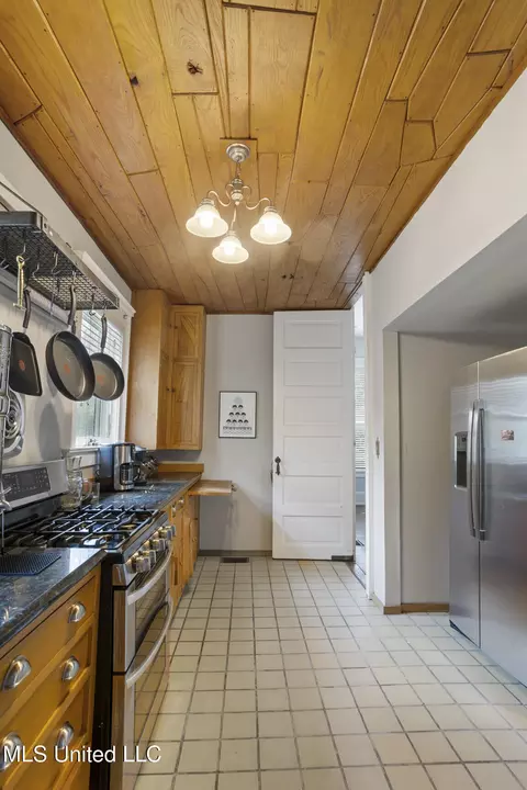 Kitchen - 1704 N State St, Jackson, MS 39202 photo 4 of 4