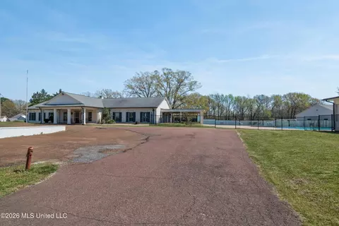 Exterior - 650 Fairway Dr, Hernando, MS 38632 photo 4 of 4