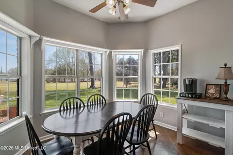 Dining - 650 Fairway Dr, Hernando, MS 38632 photo 2 of 3
