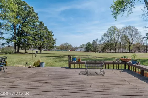 Exterior - 650 Fairway Dr, Hernando, MS 38632 photo 2 of 4