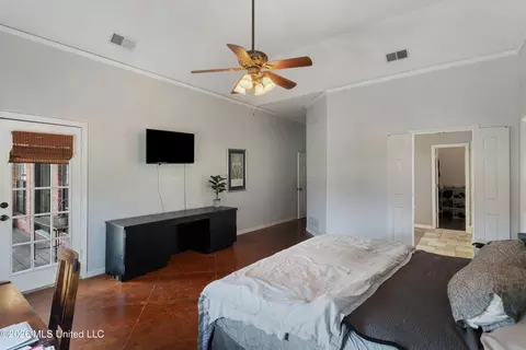 Bedroom - 650 Fairway Dr, Hernando, MS 38632 photo 6 of 7