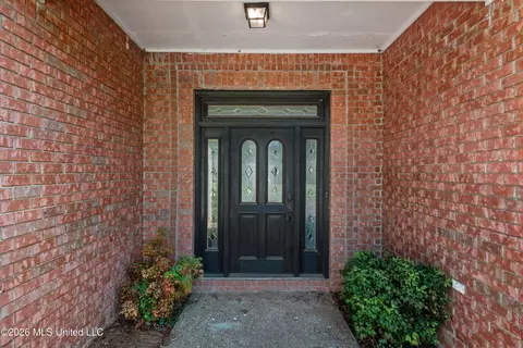 Entry Way - 650 Fairway Dr, Hernando, MS 38632 photo 1 of 3