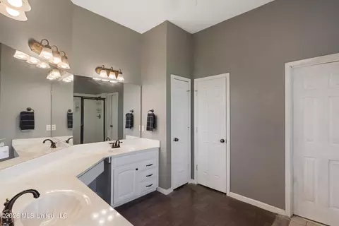 Bath - 650 Fairway Dr, Hernando, MS 38632 photo 4 of 5