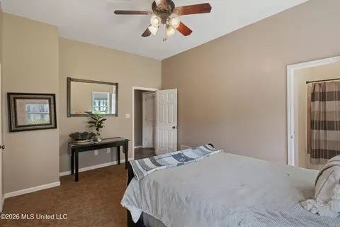 Bedroom - 650 Fairway Dr, Hernando, MS 38632 photo 2 of 7