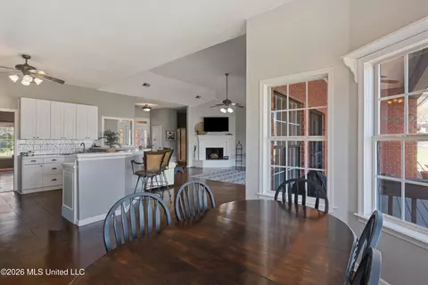 Dining - 650 Fairway Dr, Hernando, MS 38632 photo 3 of 3