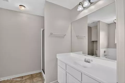 Bath - 610 Ridge Pl, Byram, MS 39272 photo 3 of 5