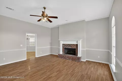 Living - 610 Ridge Pl, Byram, MS 39272 photo 3 of 5