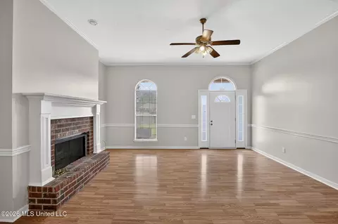 Living - 610 Ridge Pl, Byram, MS 39272 photo 4 of 5