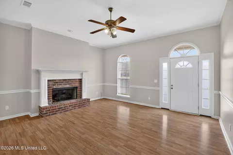 Living - 610 Ridge Pl, Byram, MS 39272 photo 1 of 5