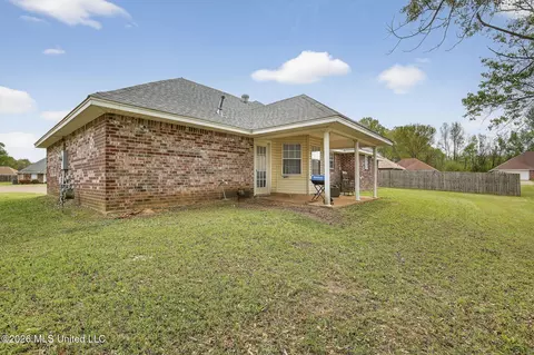 Exterior - 610 Ridge Pl, Byram, MS 39272 photo 8 of 10
