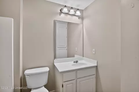 Bath - 610 Ridge Pl, Byram, MS 39272 photo 1 of 5