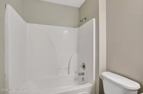 Bath - 610 Ridge Pl, Byram, MS 39272 photo 2 of 5