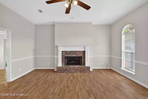 Living - 610 Ridge Pl, Byram, MS 39272 photo 2 of 5