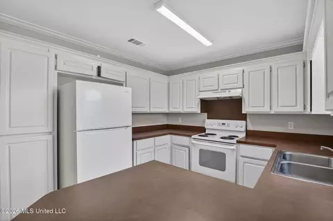 Kitchen - 610 Ridge Pl, Byram, MS 39272 photo 2 of 2