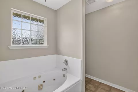 Bath - 610 Ridge Pl, Byram, MS 39272 photo 4 of 5