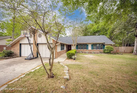 3506 King George St, Ocean Springs, MS 39564