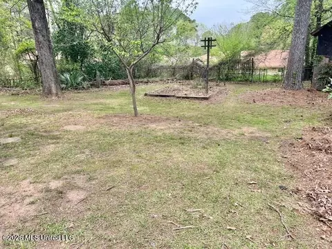 Exterior - 122 Green Harbor Dr, Jackson, MS 39206 photo 3 of 4