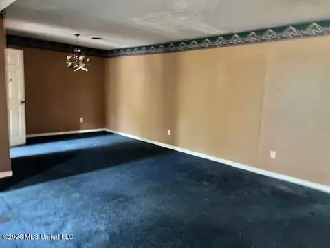 Living - 122 Green Harbor Dr, Jackson, MS 39206 photo 3 of 4