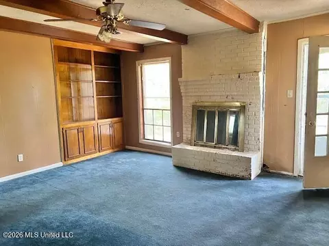 Living - 122 Green Harbor Dr, Jackson, MS 39206 photo 1 of 4