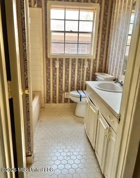 Bath - 122 Green Harbor Dr, Jackson, MS 39206 photo 2 of 2