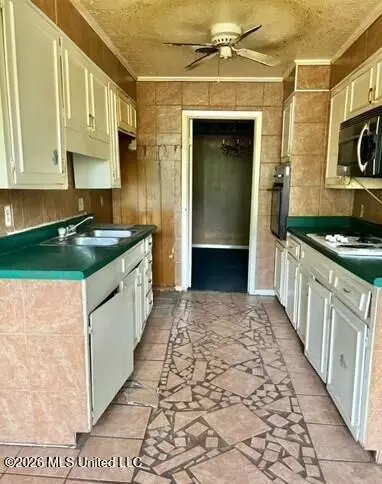 Entry Way - 122 Green Harbor Dr, Jackson, MS 39206 photo 1 of 3