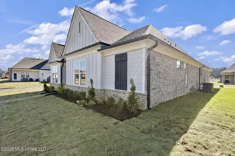 Exterior - 433 Sunflower St, Nesbit, MS 38651 photo 3 of 7