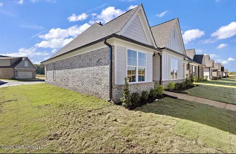 Exterior - 433 Sunflower St, Nesbit, MS 38651 photo 2 of 7