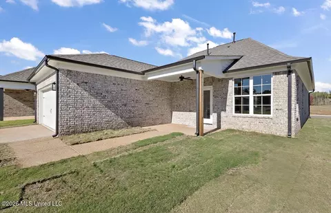 Exterior - 433 Sunflower St, Nesbit, MS 38651 photo 5 of 7