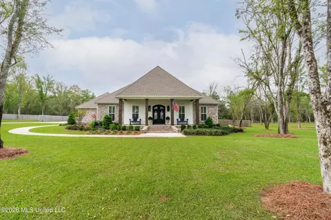 7808 Songbird Ln, Moss Point, MS 39562